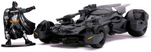 Jada Toys 1:32 Justice League Batmobile & Batman Figure β Die-Cast Collectible